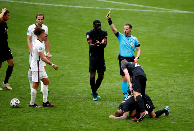 Permainan Sepak Bola Sejarah, Aturan, dan Budaya